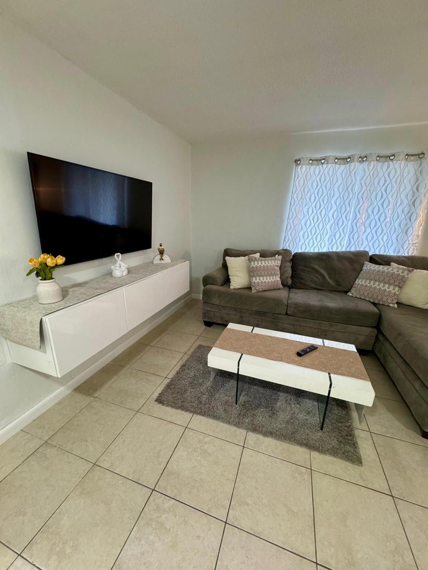 Apartment In Hollywood Close To Beach & Shops 101 Exteriör bild