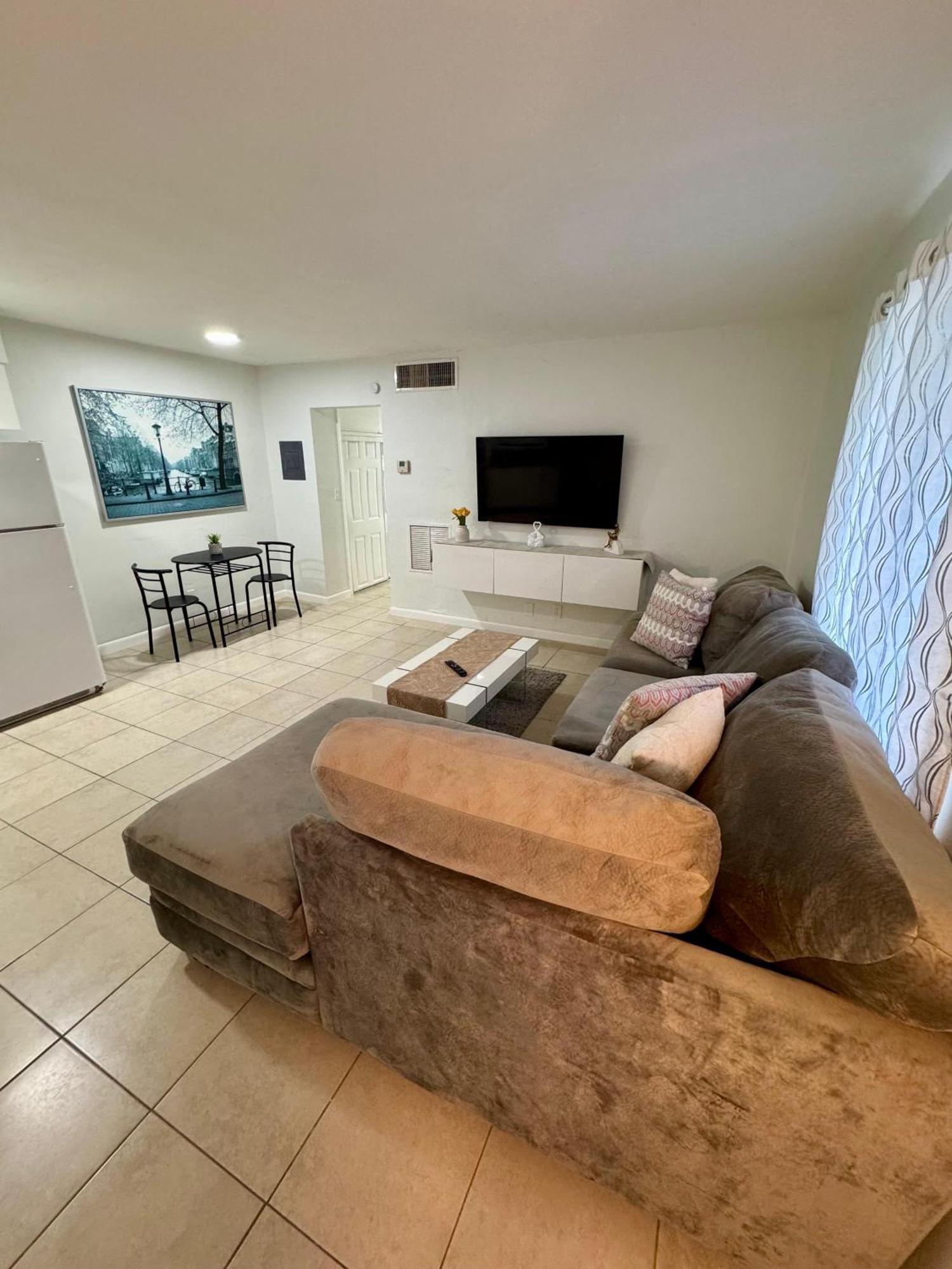 Apartment In Hollywood Close To Beach & Shops 101 Exteriör bild